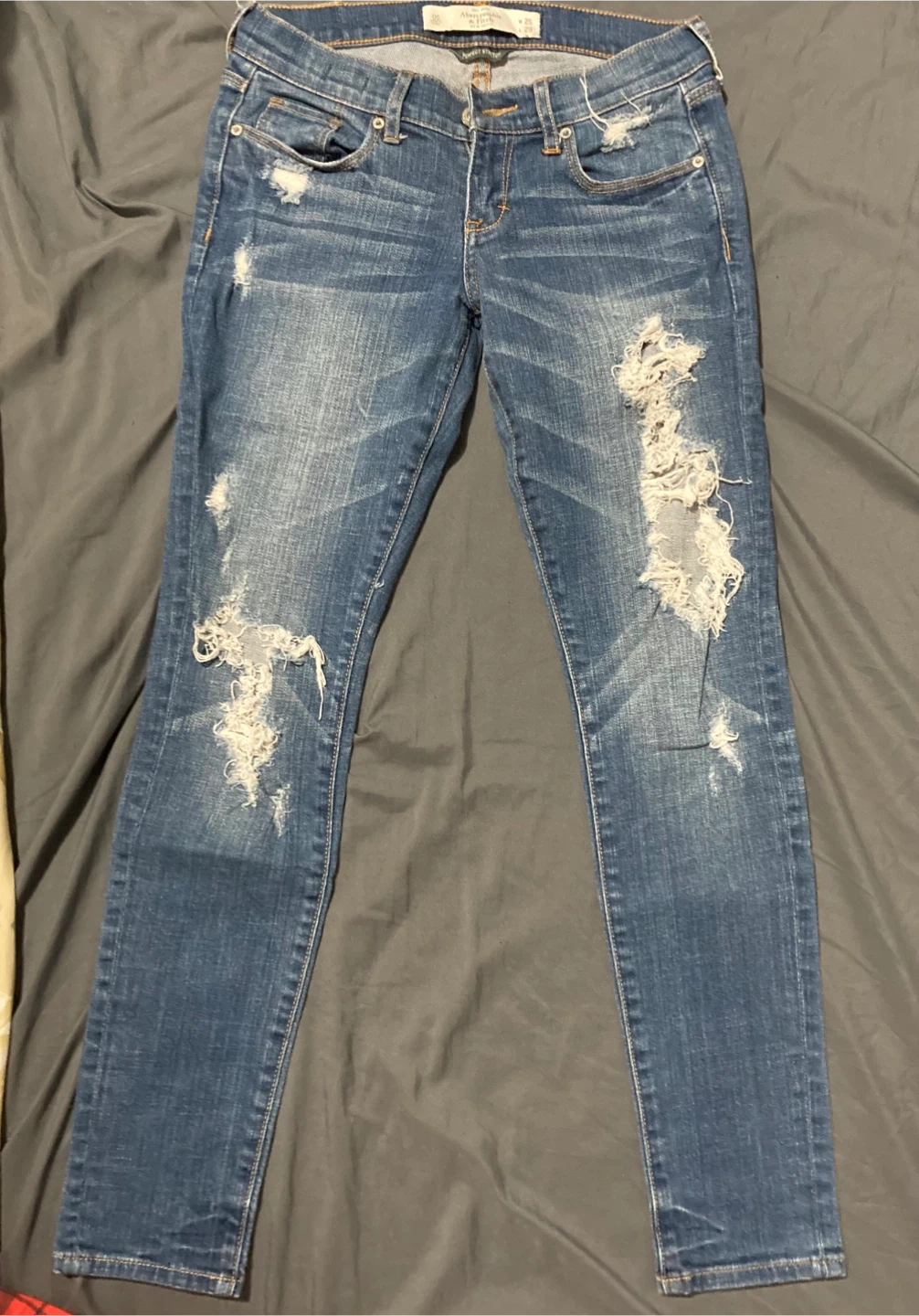 Abercrombie & Fitch Distressed Jeans - Size 25（like new）