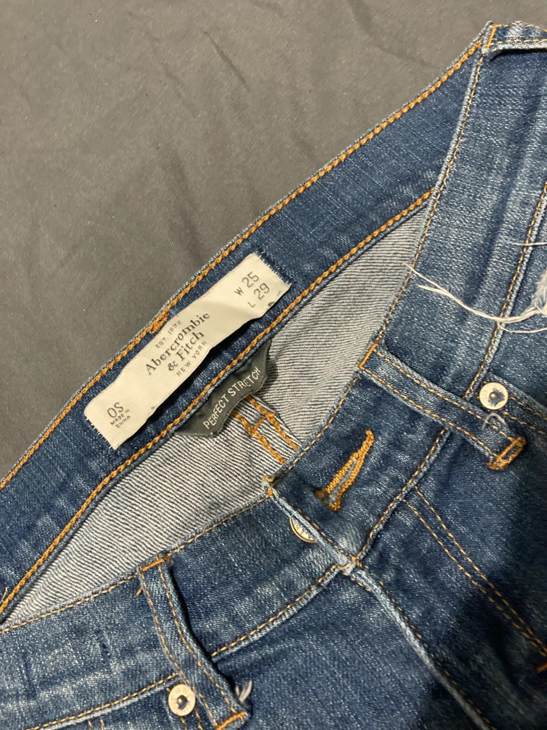 Abercrombie & Fitch Distressed Jeans - Size 25（like new） - photo 2