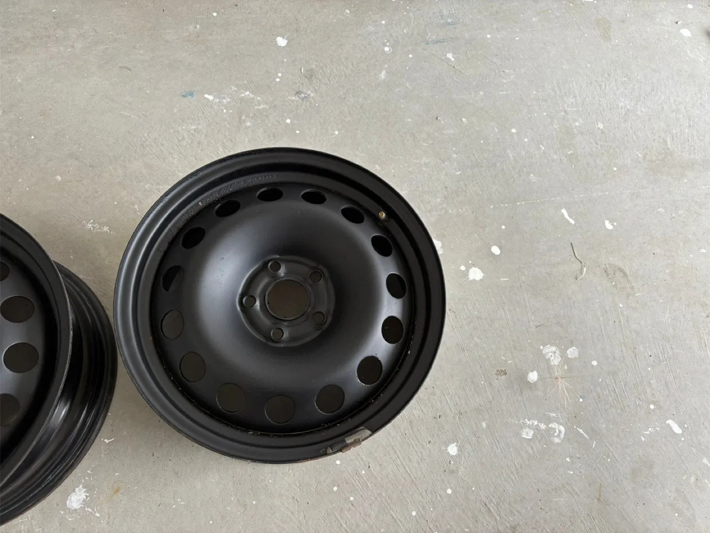 Set of Four 16 inch Steel Wheels image indicator(3)