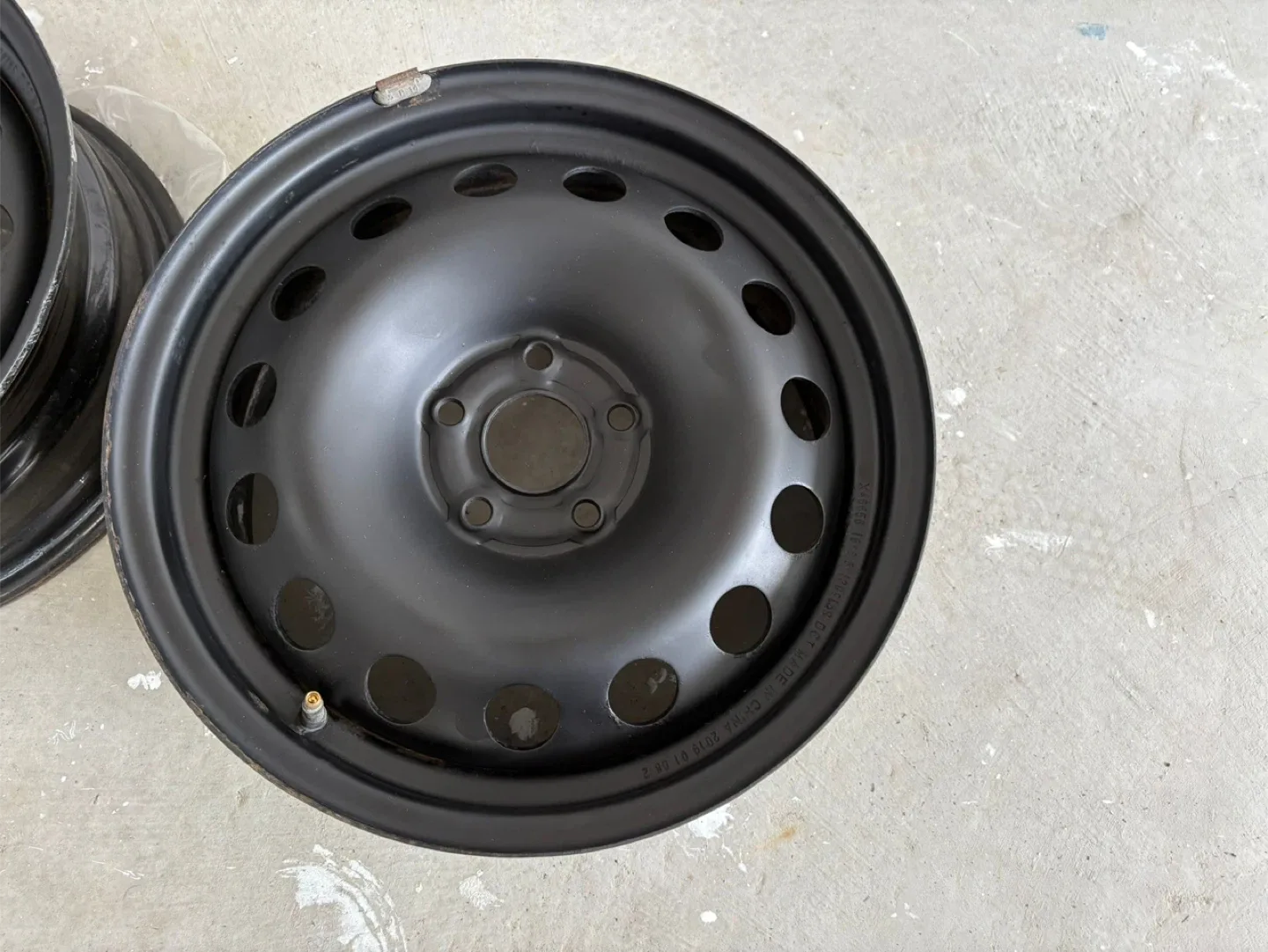 Set of Four 16 inch Steel Wheels image indicator(2)