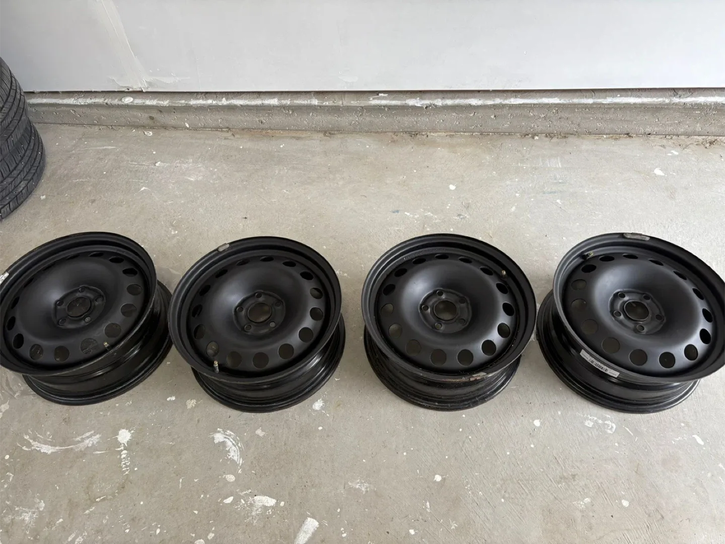 Set of Four 16 inch Steel Wheels image indicator(5)