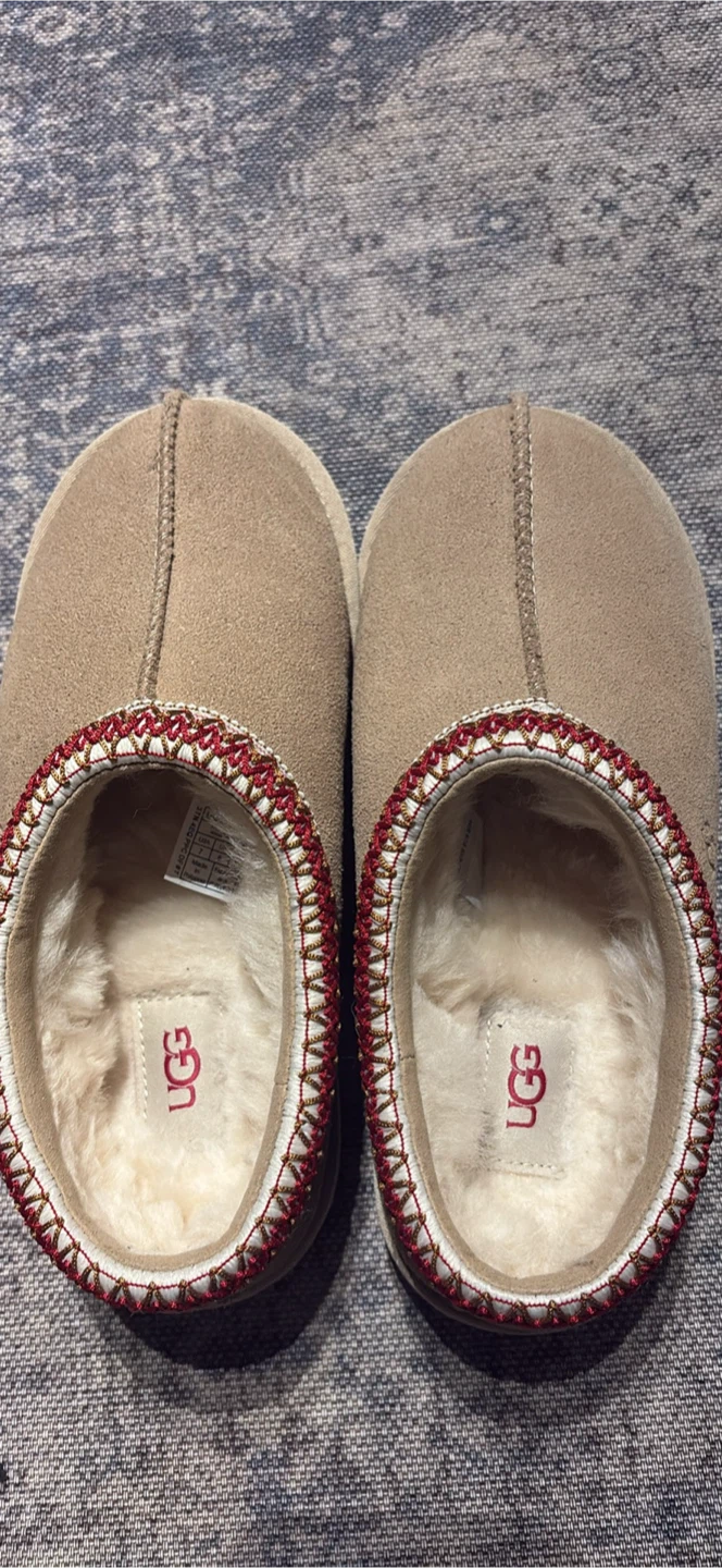 UGG Women's Cozy Slipper - Size 7
