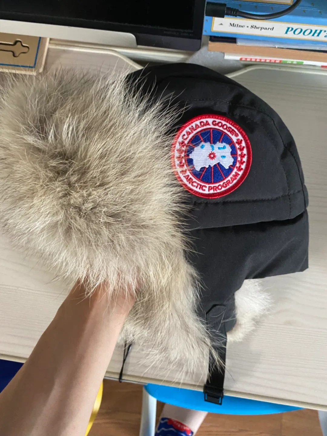 Brand New Canada Goose Ladies Aviator Hat - Black S/M thumbnail