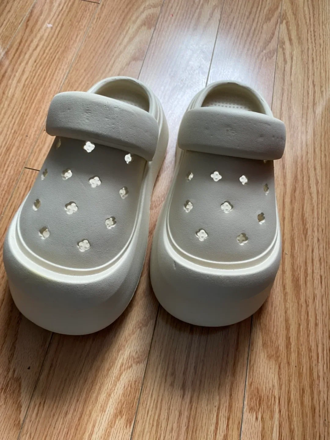 Brand New White Platform Clogs, Size 37-38 image indicator(2)
