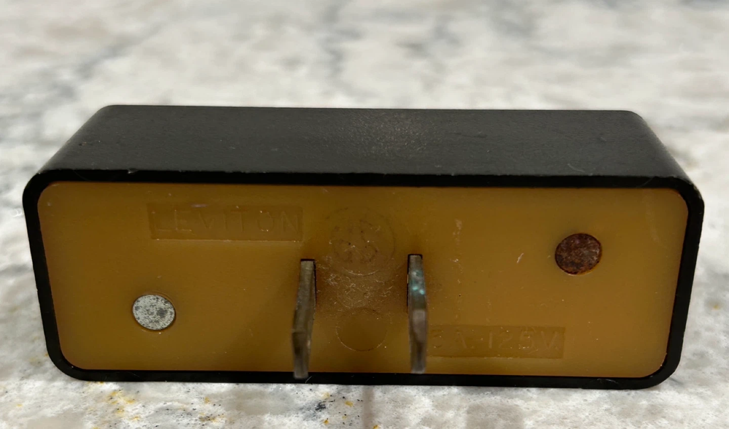 Leviton & Litesun Multi Outlet Adapter - photo 4