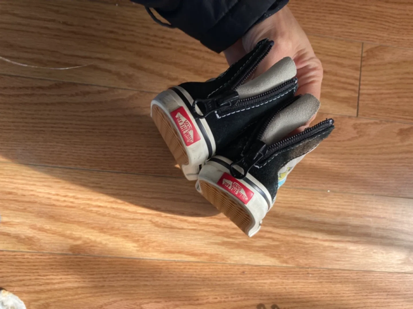 Vans Kids' Simpsons High-Tops, Size 7 image indicator(2)