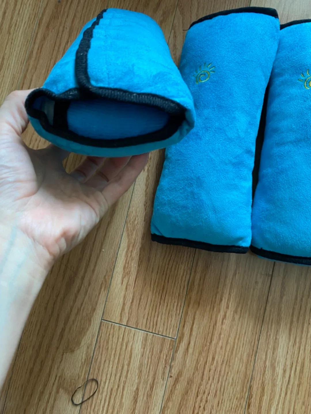 4 Car Seat Strap Covers - Blue and Gray image indicator(3)