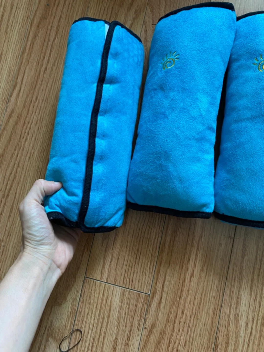 4 Car Seat Strap Covers - Blue and Gray image indicator(2)