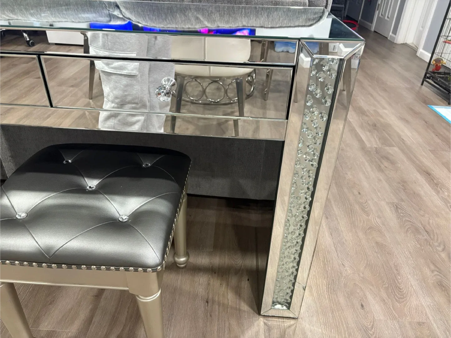 Mirrored Vanity Desk with Stool image indicator(8)