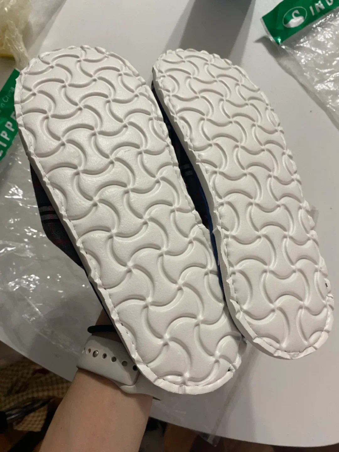 All for $8 Brand New winter indoor Slippers image indicator(3)