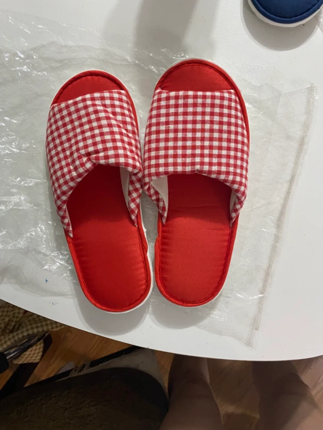All for $8 Brand New winter indoor Slippers image indicator(4)