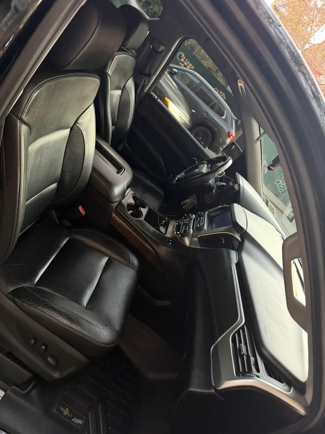 2017 Chevrolet Suburban 3500HD LT Sport Utility 4D image indicator(10)