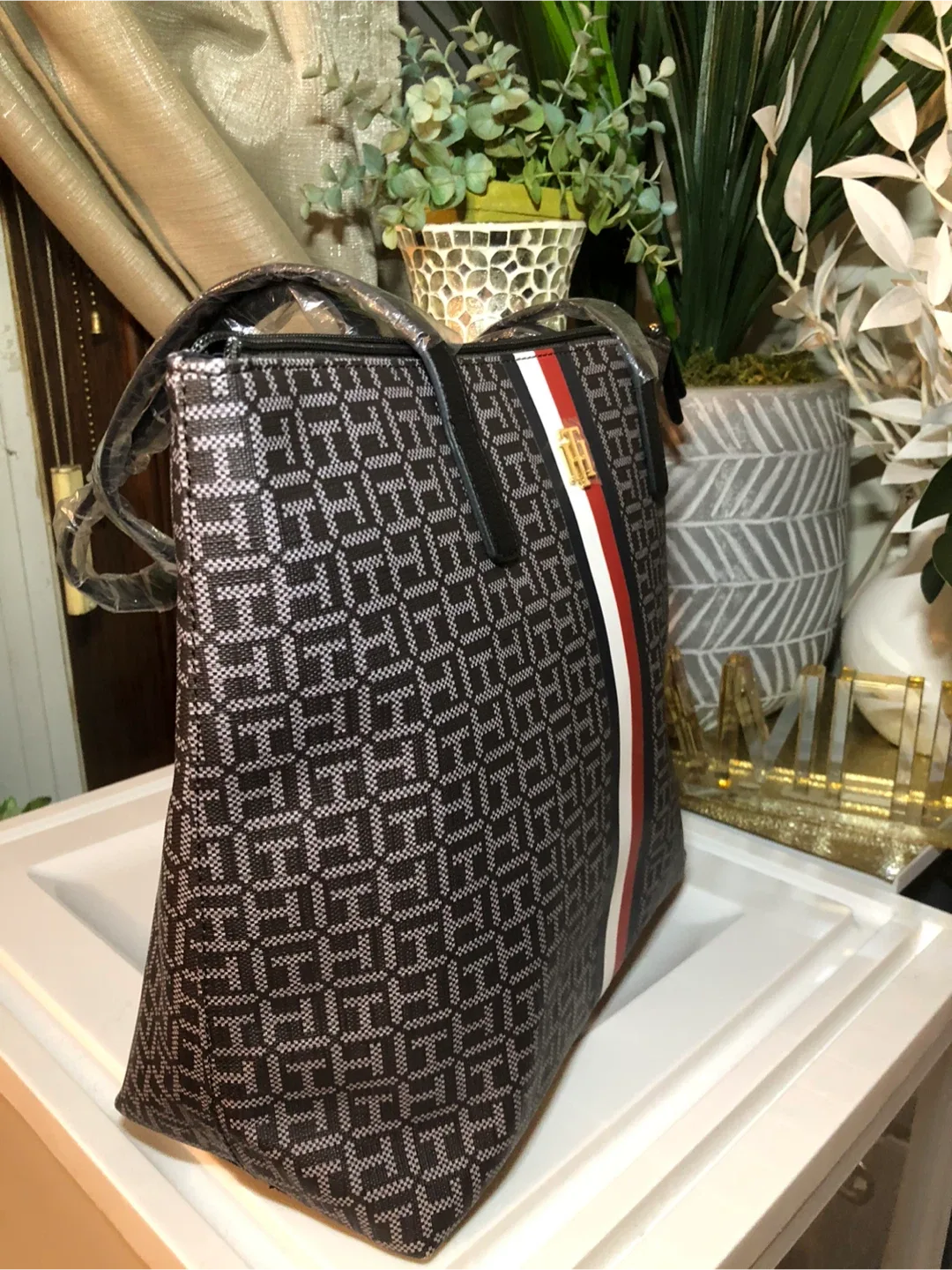 Tommy Hilfiger Tote Bag image indicator(2)