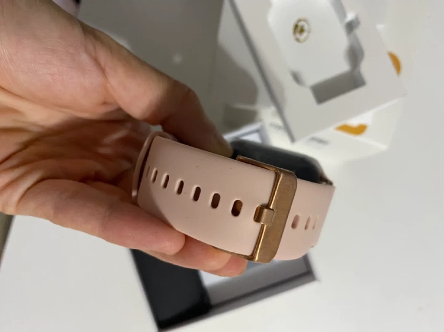 Brand New Smart Watch In Box（Selling a black one and 啊pink one） image indicator(4)