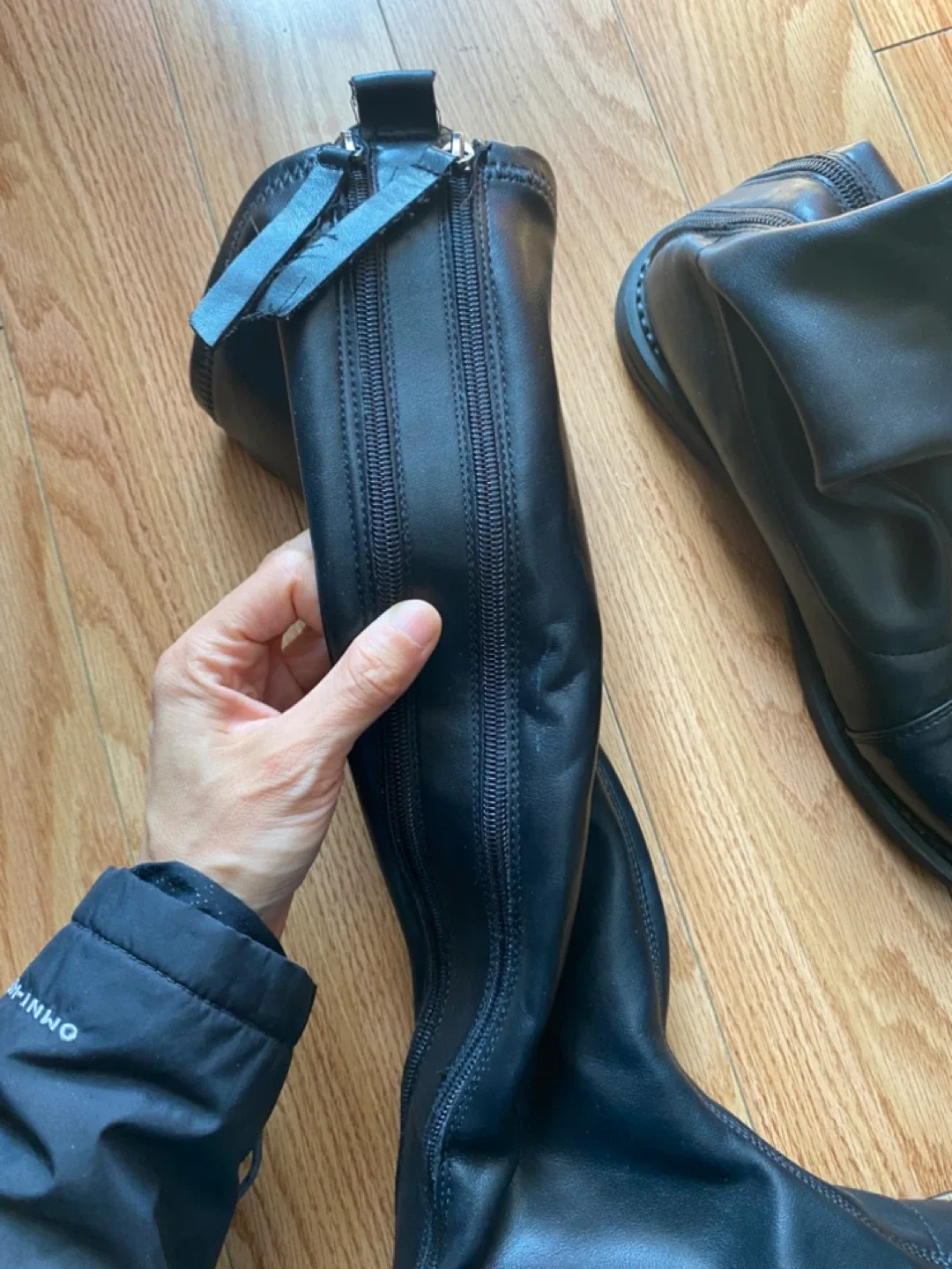 Black Leather Knee-High Boots, Furry inside Size 8.5 image indicator(3)