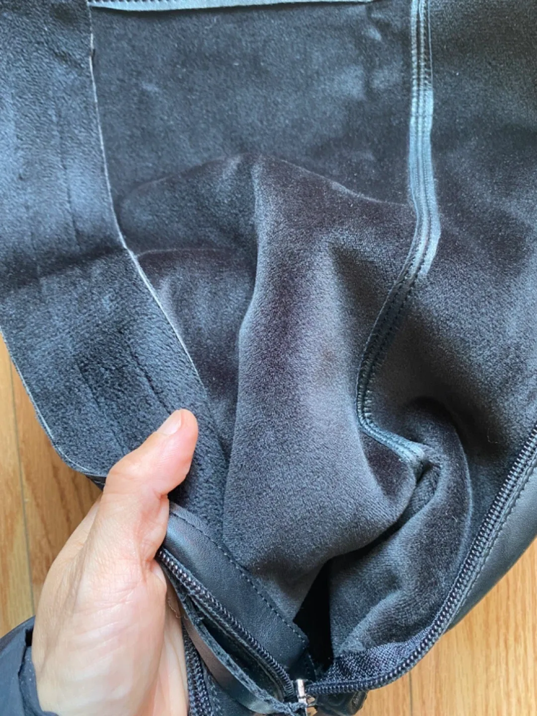 Black Leather Knee-High Boots, Furry inside Size 8.5 image indicator(7)