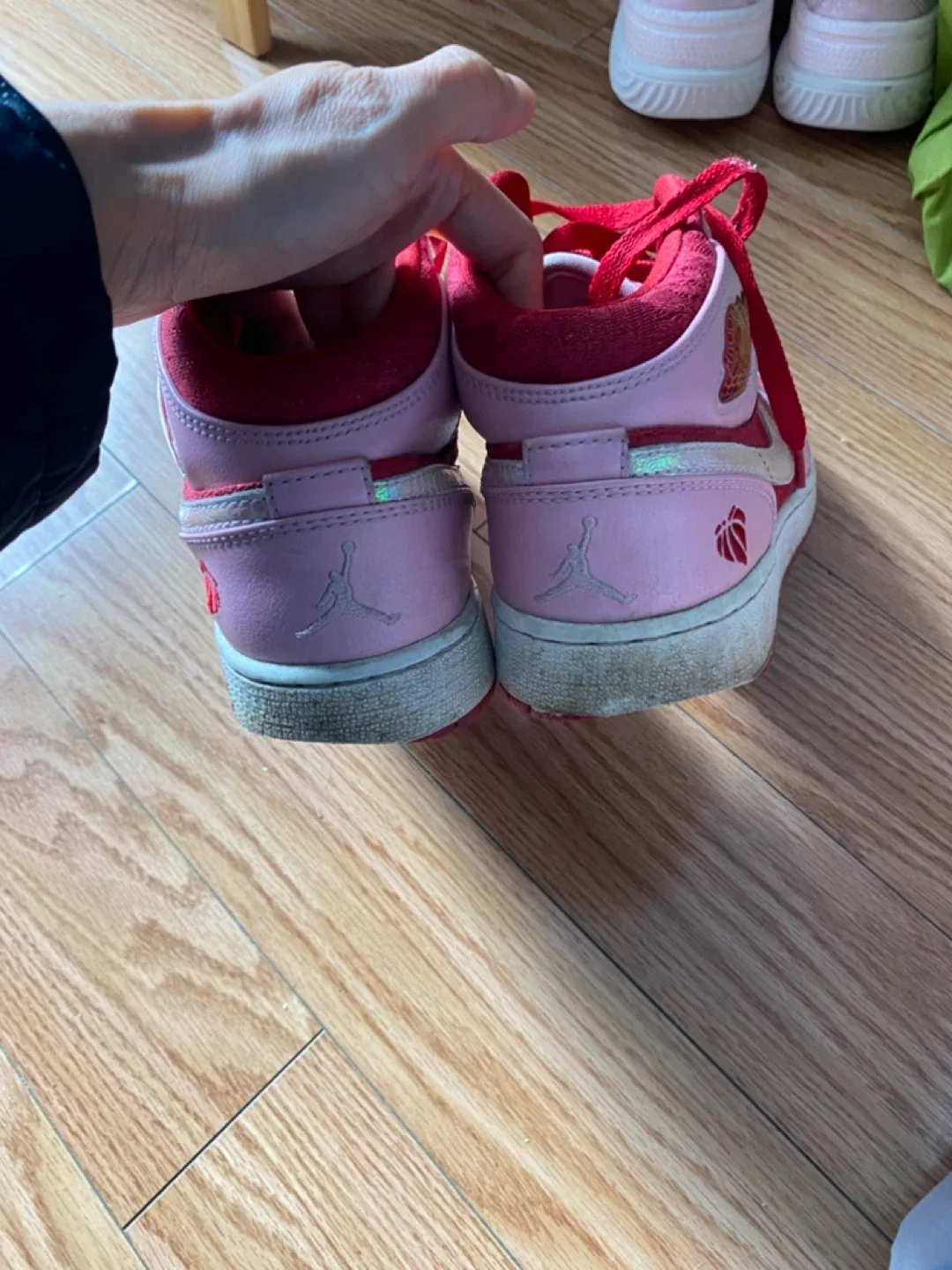 Nike Air Jordan 1 Mid Pink/Red Youth Size 6Y image indicator(3)