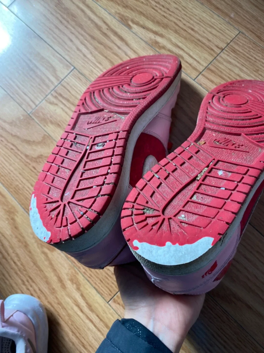 Nike Air Jordan 1 Mid Pink/Red Youth Size 6Y image indicator(4)