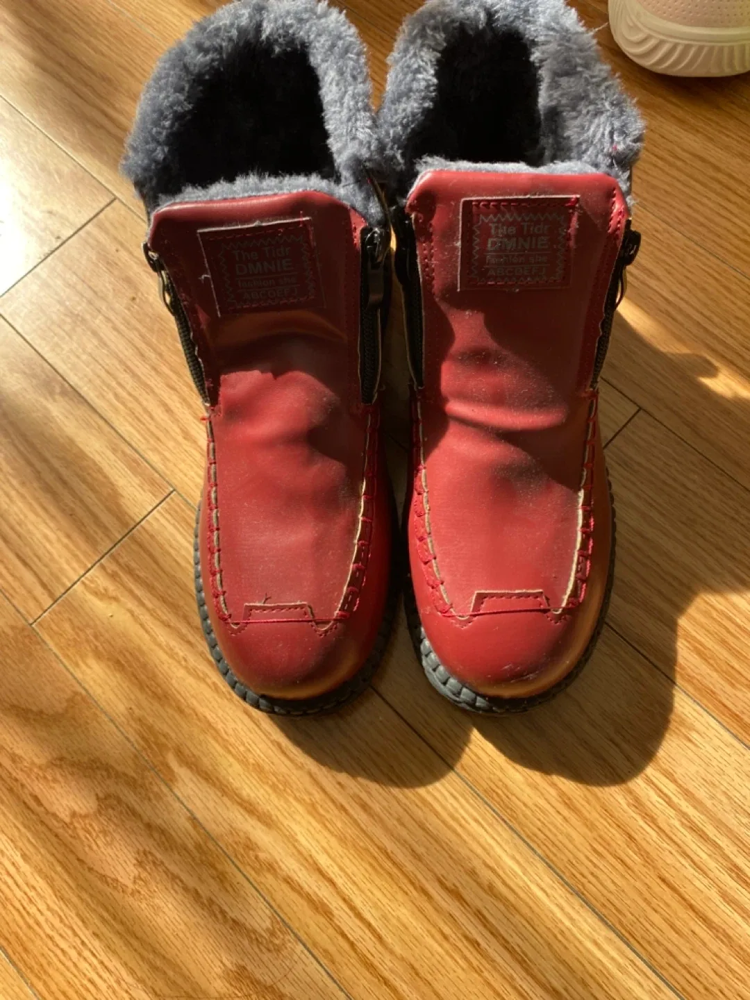 Brand New Red Fur-Lined Boots - Size 38 image indicator(3)