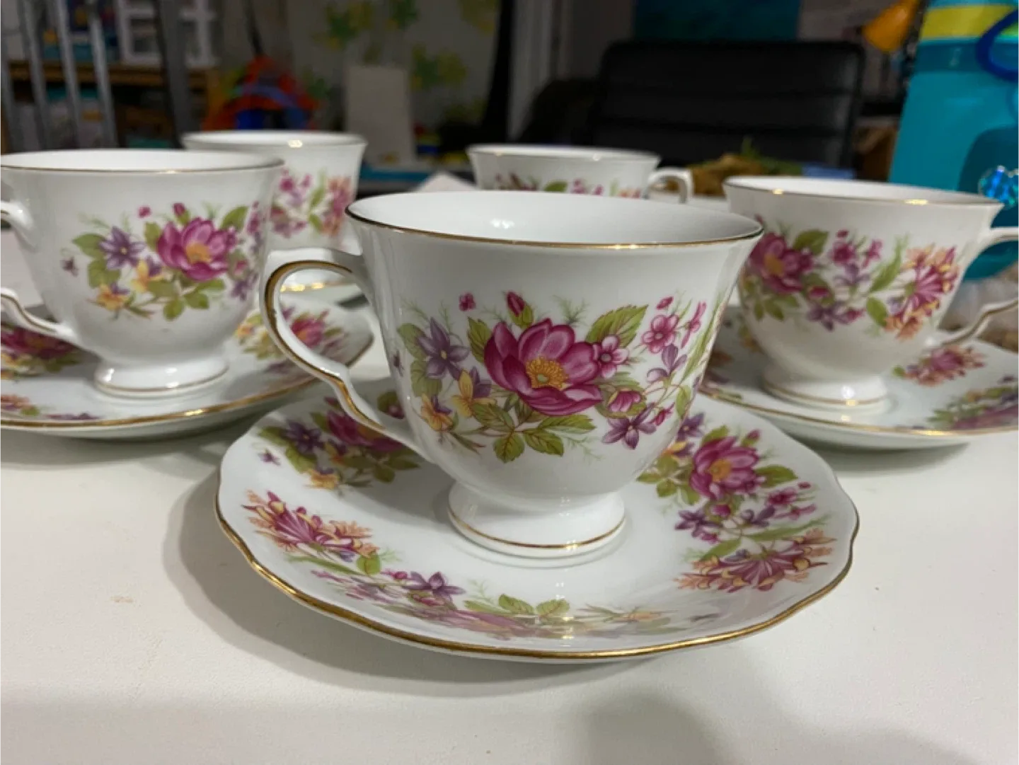 Vintage Floral Tea Cups & Saucers Set of 5 image indicator(2)