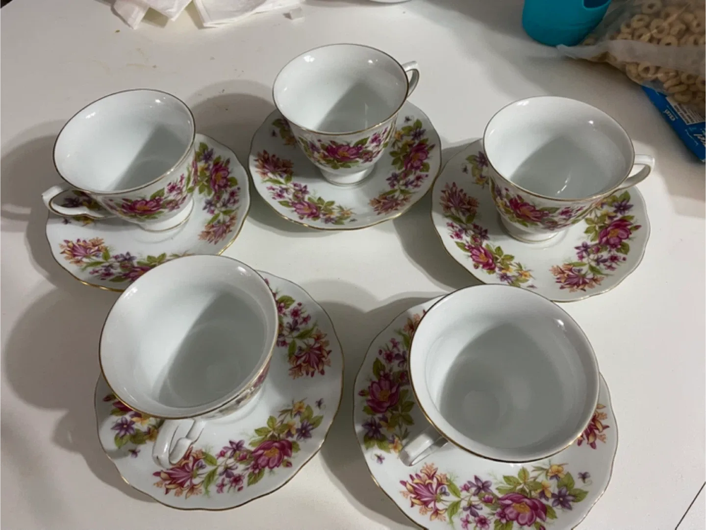Vintage Floral Tea Cups & Saucers Set of 5 image indicator(3)