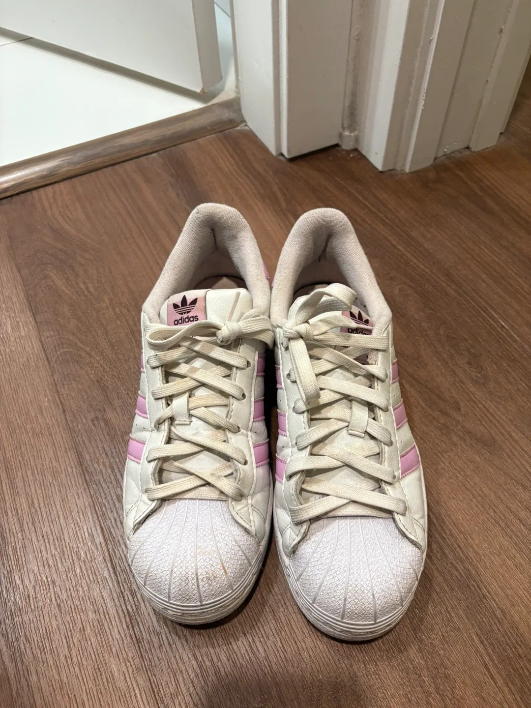 Adidas Superstar White/Pink Sneakers size is 7.5 image indicator(3)