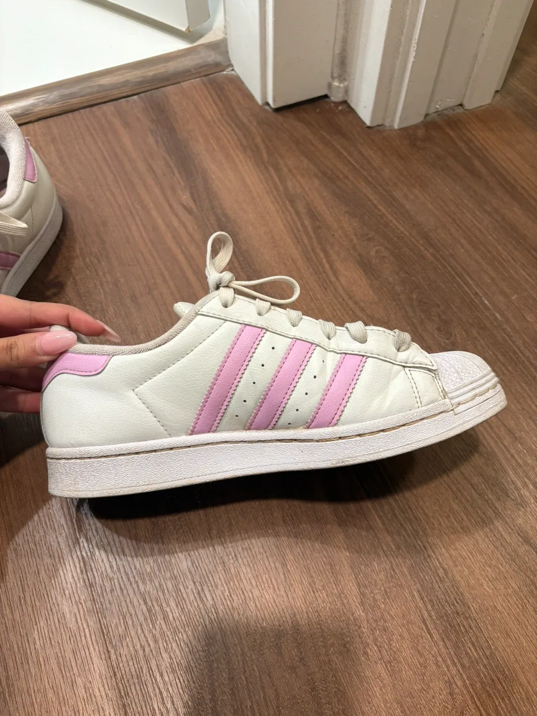 Adidas Superstar White/Pink Sneakers size is 7.5 image indicator(4)