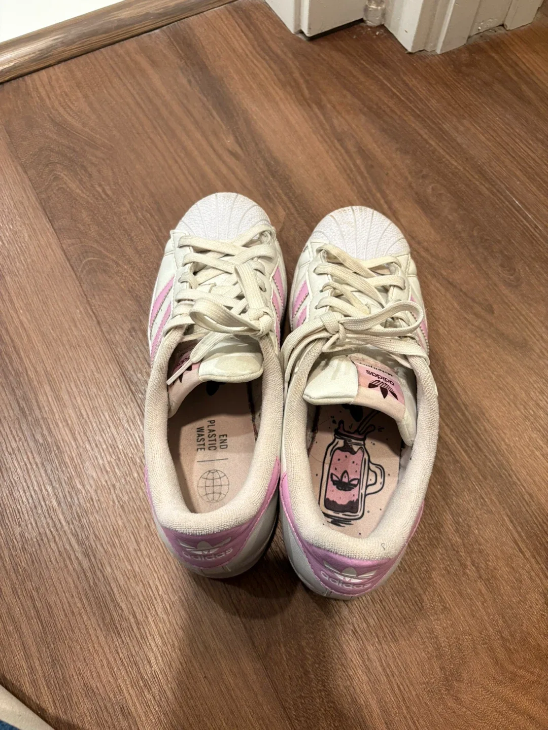 Adidas Superstar White/Pink Sneakers size is 7.5 image indicator(2)