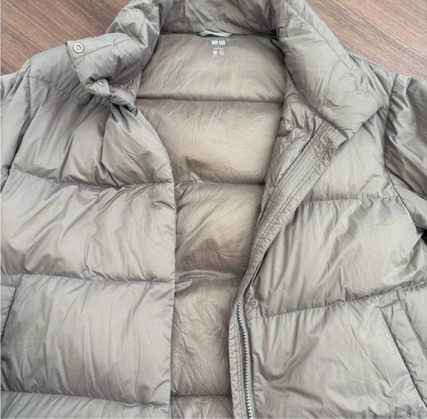 Uniqlo Ultra Light Down Puffer Jacket - Size S image indicator(3)