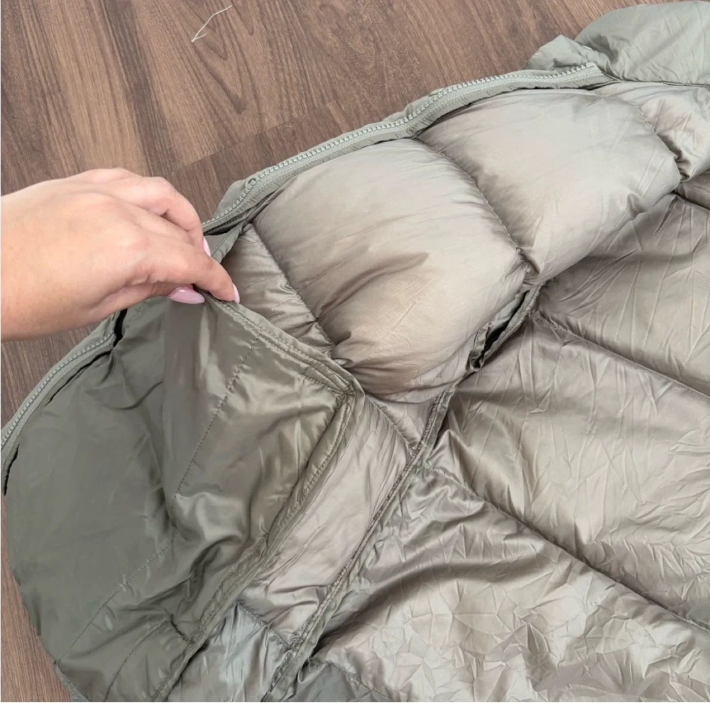 Uniqlo Ultra Light Down Puffer Jacket - Size S image indicator(4)