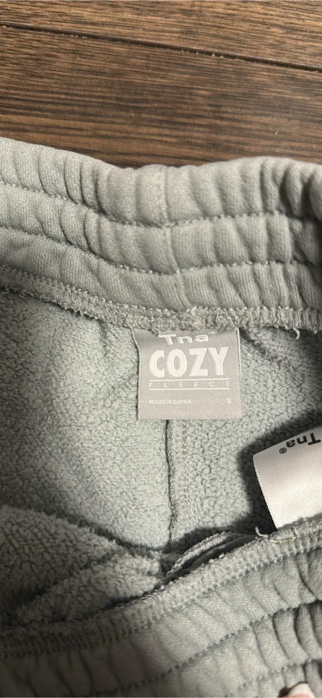 Aritzia blue shorts image indicator(3)