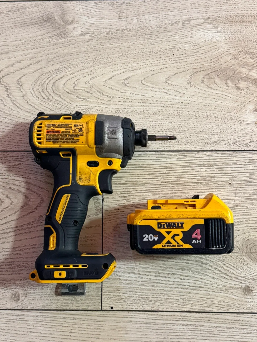 Dewalt impact drill( brushless motor) image indicator(2)