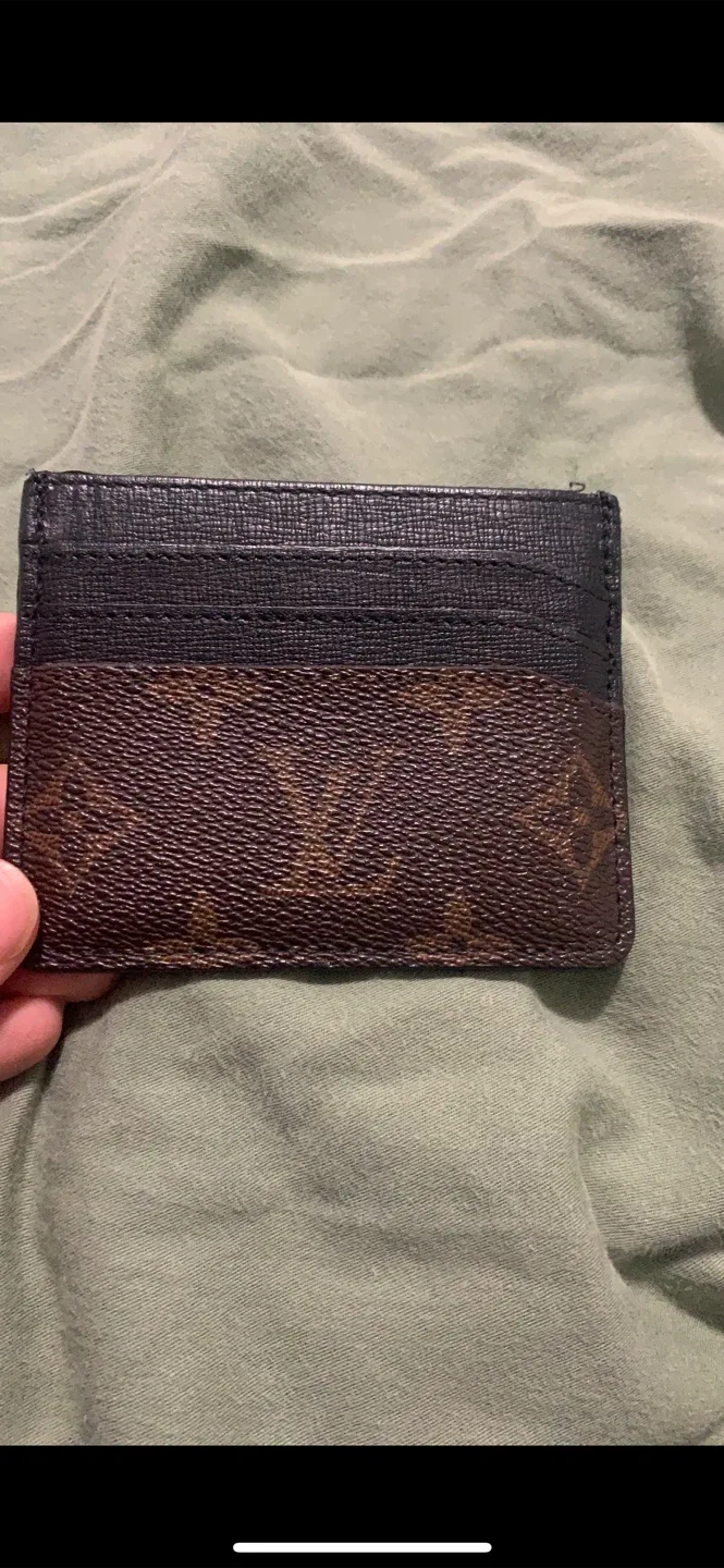 Louis Vuitton Card Holder image indicator(2)