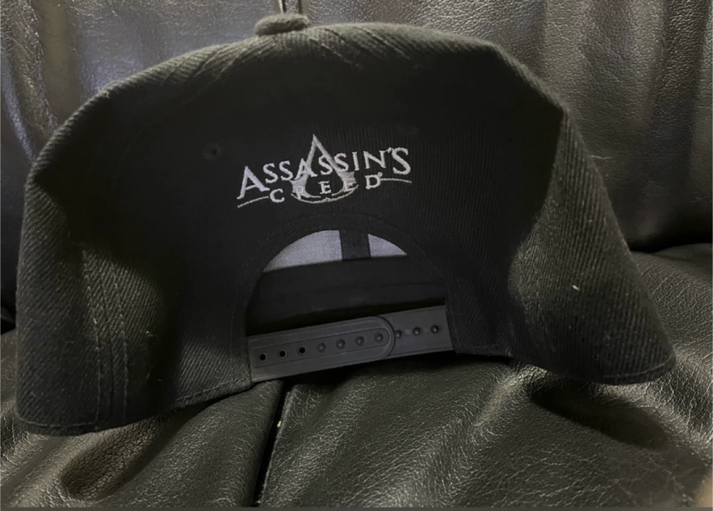 Assassin's Creed Black Snapback Hat - photo 2
