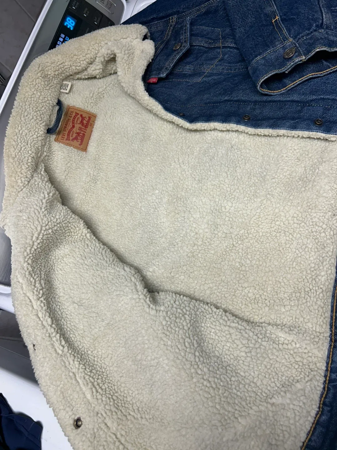 Levi Strauss & Co. Sherpa Trucker Jacket - Size L image indicator(3)