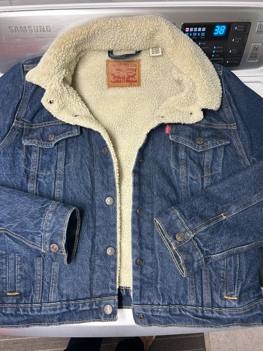 Levi Strauss & Co. Sherpa Trucker Jacket - Size L image indicator(2)