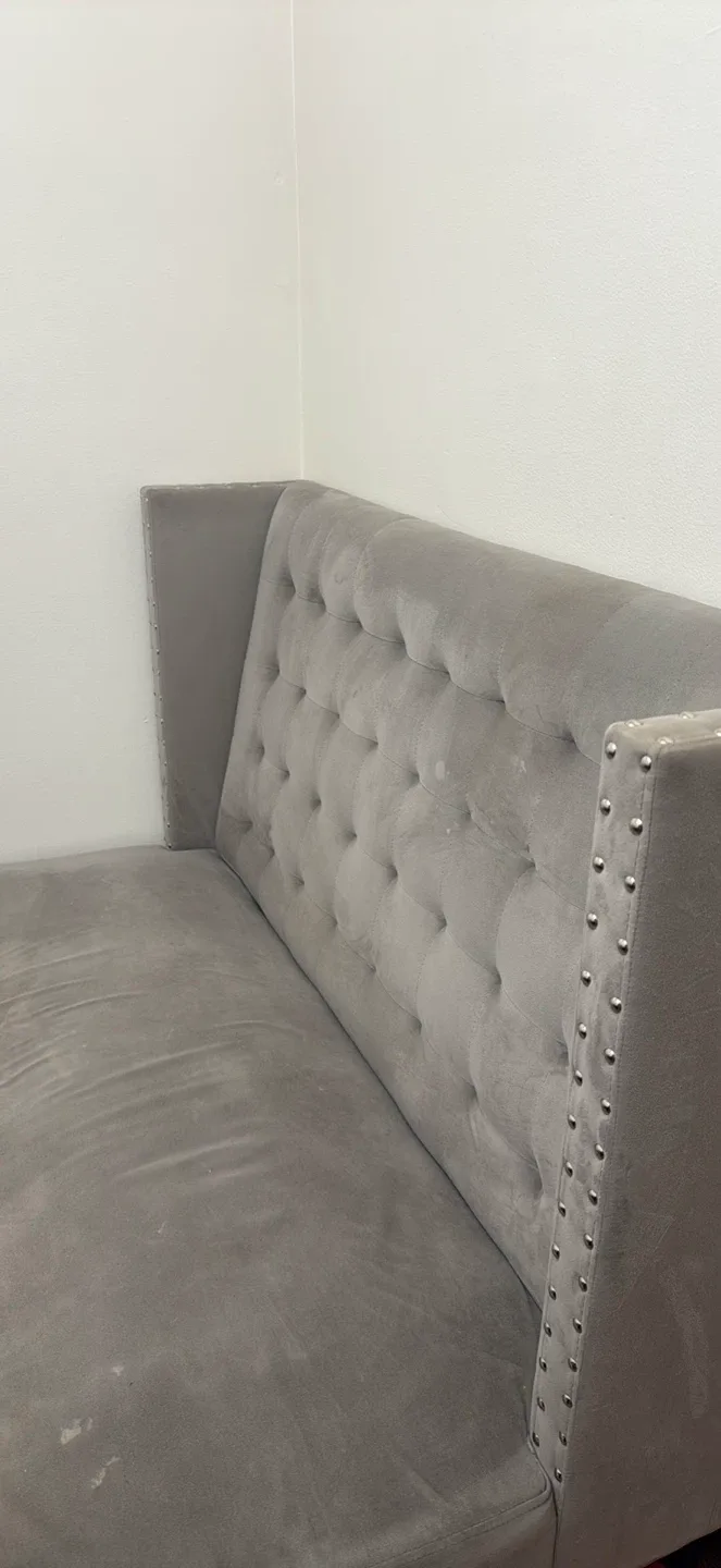Gray Tufted Upholstered Settee image indicator(2)
