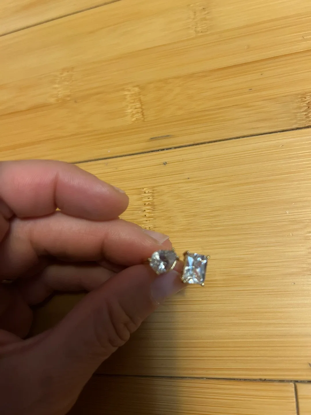 Gold Ring with Gemstones image indicator(2)