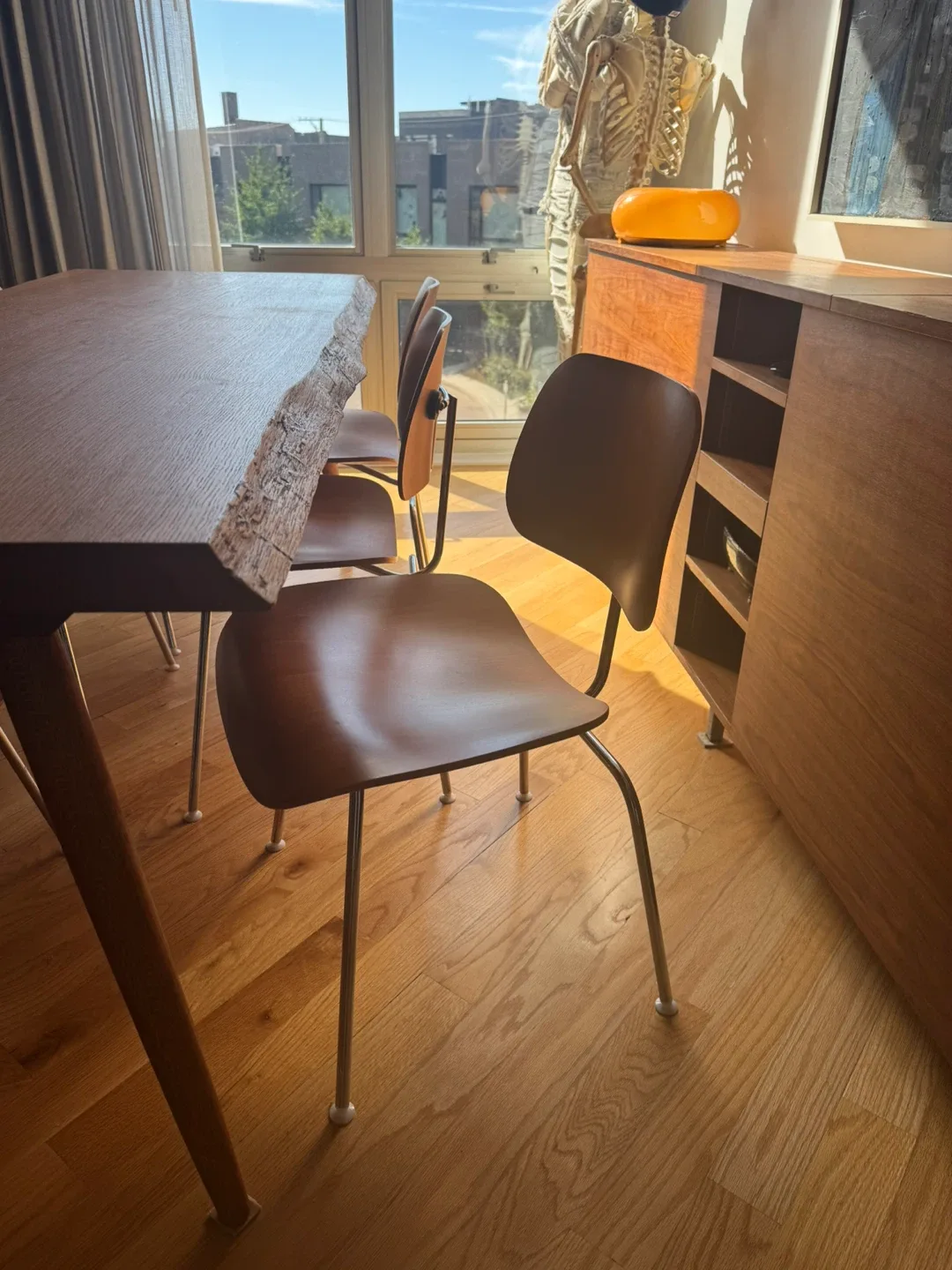 Live Edge Wood Dining Table with Chairs image indicator(8)