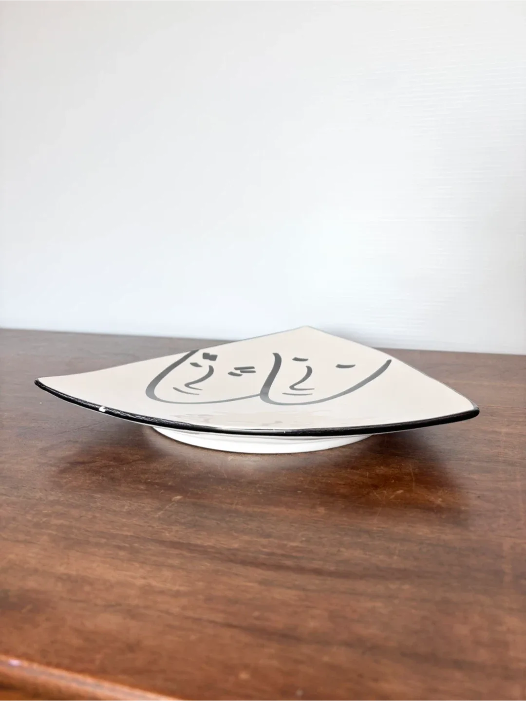 Vintage Black and White Triangular "Two Faces" Plate image indicator(2)