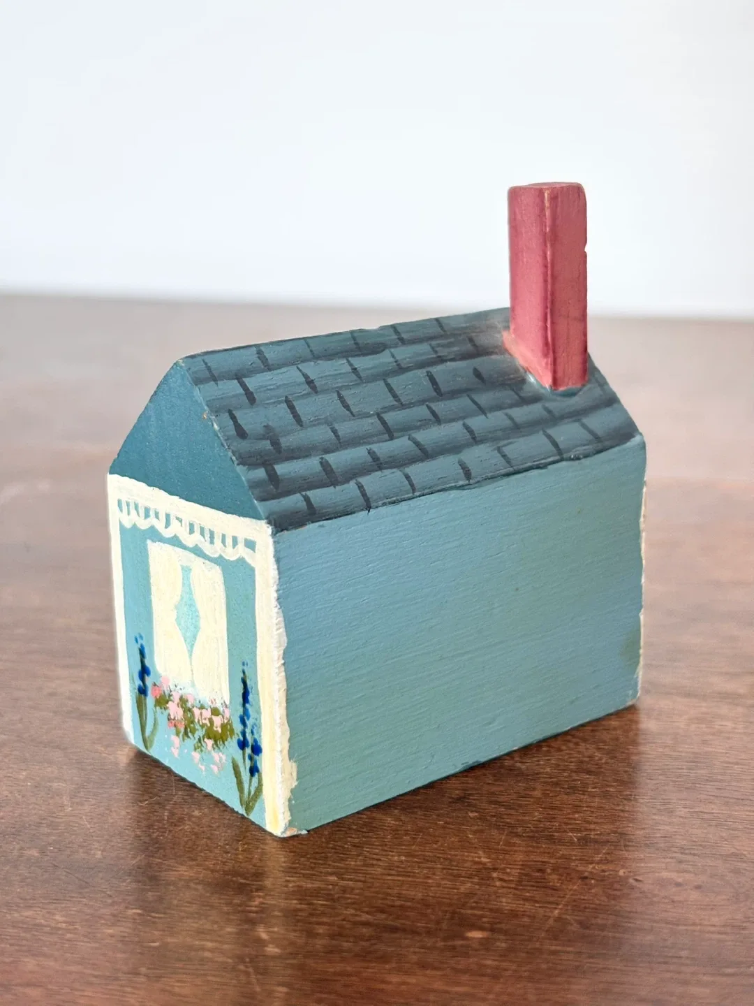 Small wooden hand painted house image indicator(2)