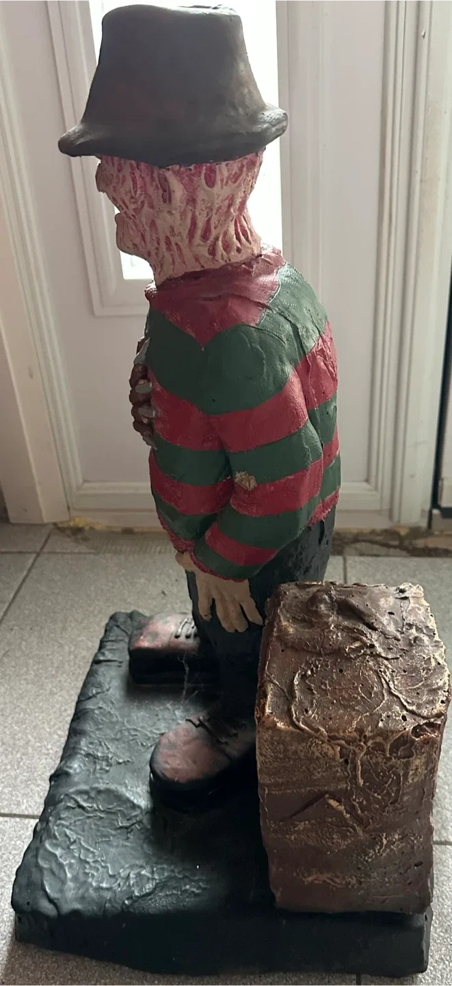 Freddy Krueger Stone Statue image indicator(3)