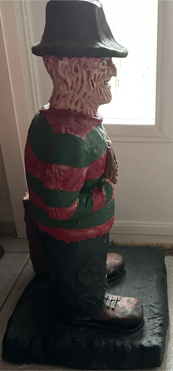 Freddy Krueger Stone Statue image indicator(4)