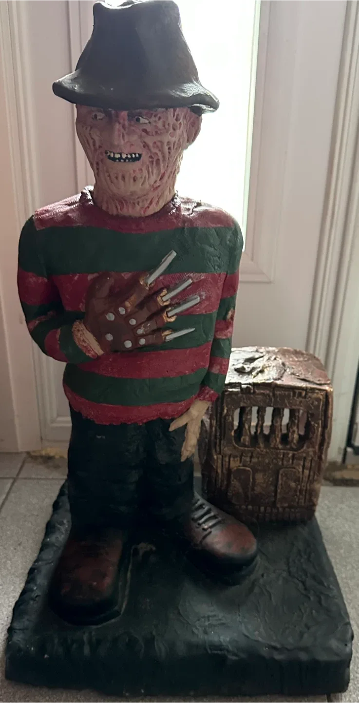 Freddy Krueger Stone Statue thumbnail