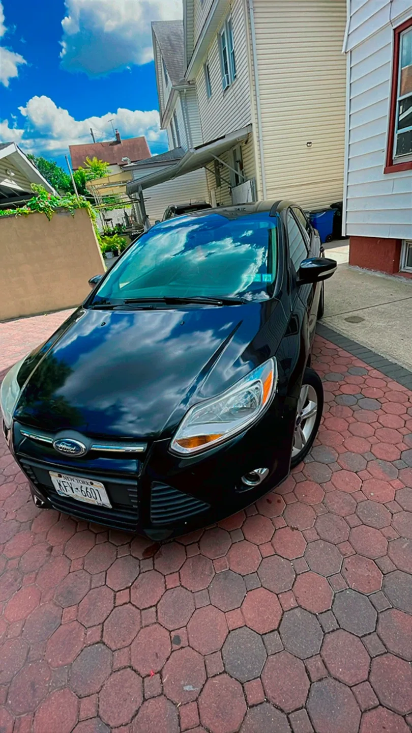 Ford Focus - Black 2013 image indicator(5)