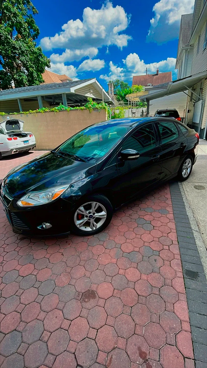 Ford Focus - Black 2013 image indicator(4)