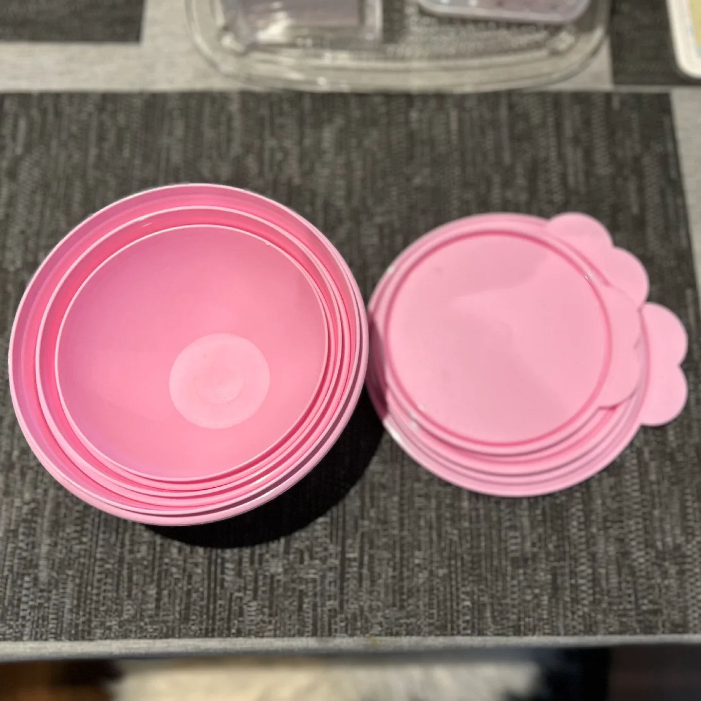 Tupperware Pink Round Container image indicator(2)