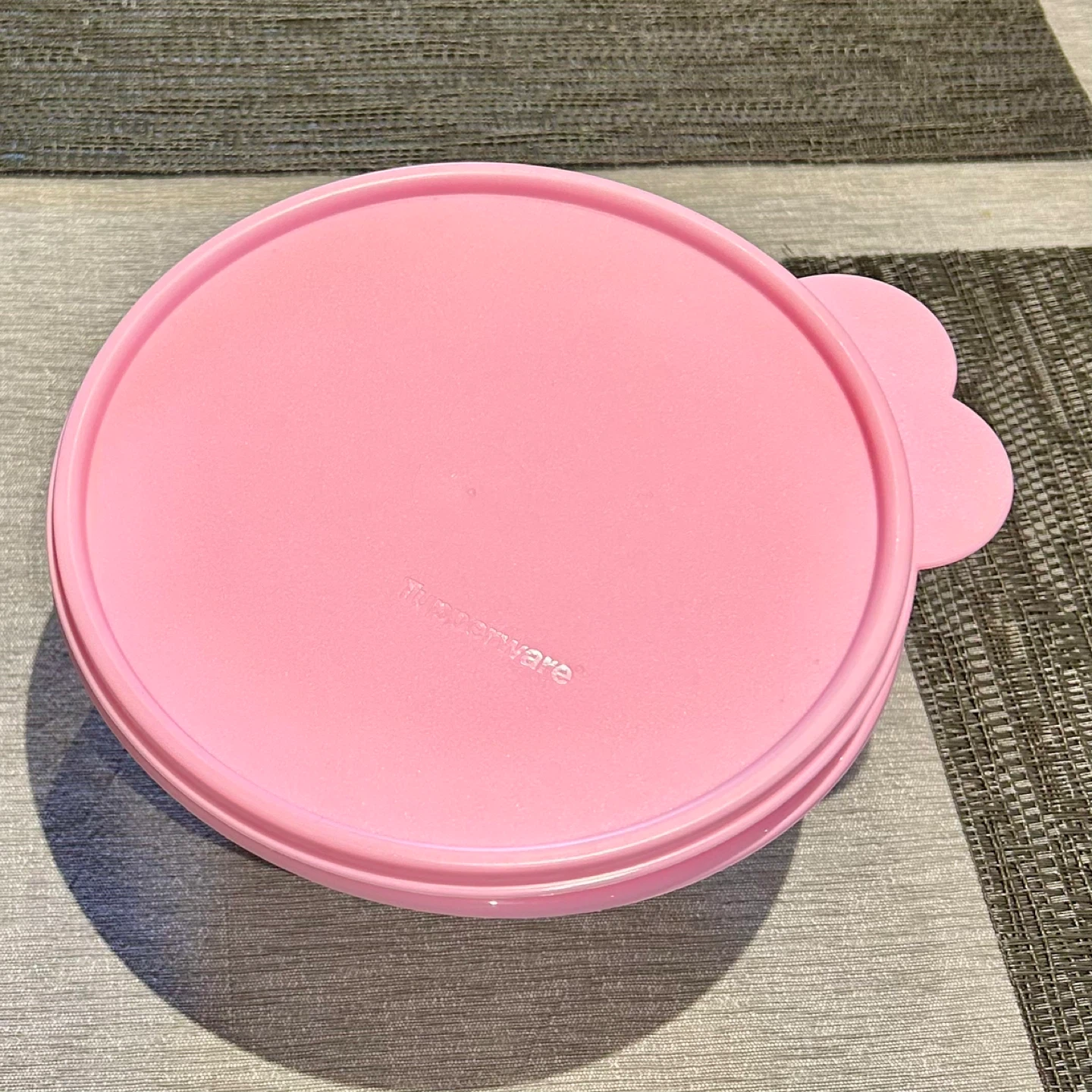 Tupperware Pink Round Container - photo 3