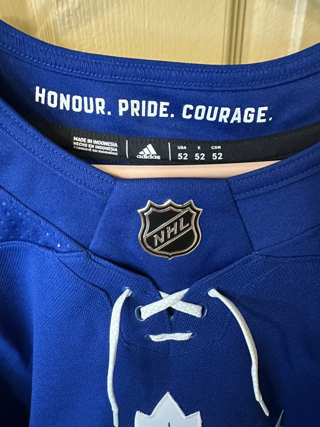 Adidas NHL Toronto Maple Leafs Jersey - Size 52 image indicator(2)