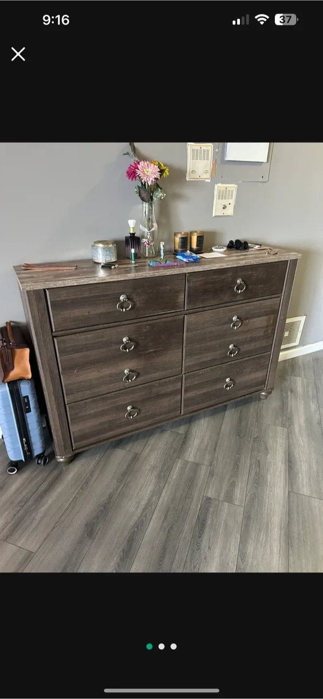 Wood Dresser with 8 Drawers image indicator(3)